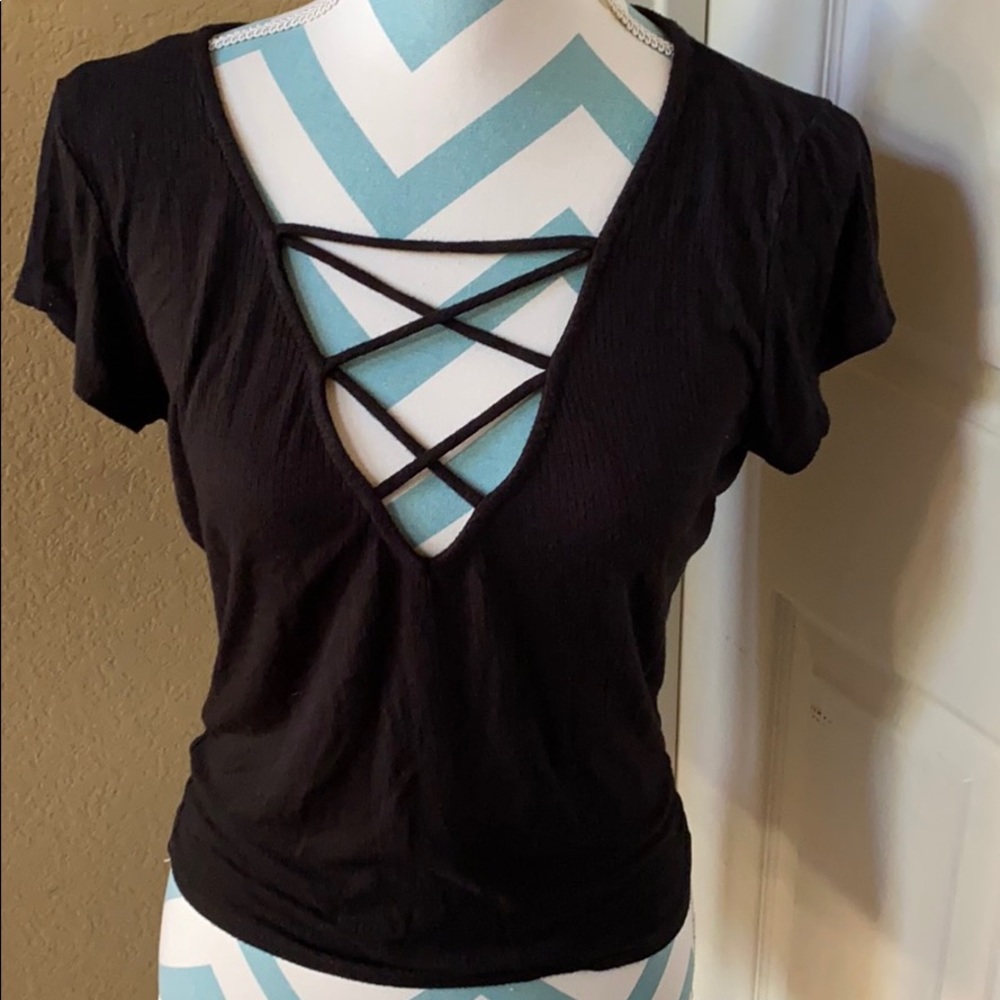 ❤️❤️Me to We Black Criss Cross Top**